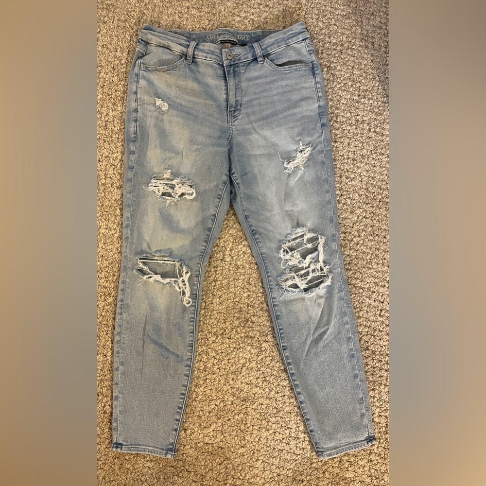 EUC-Women’s Next Level Stretch AE Distressed jeans
Curvy High Rise
SZ 14
